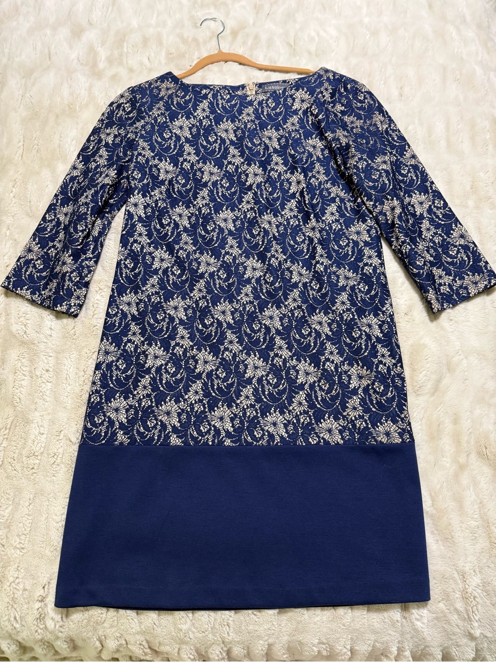 Luxology Beautiful Blue and White Floral Lace-Print Dress